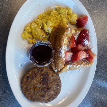 Biscuits Cafe - Vegan French toast with strawberries - Breakfast & Brunch Near Me - Glendale, Arizona