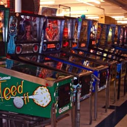 B & I Circus Amusements - Pinball machines at the B&I shopping center in Tacoma, Washington
