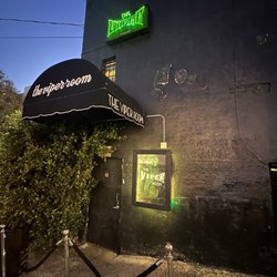 The Viper Room - Waiting for doors to open. At least the light is now on.
