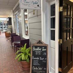 Tame Rabbit: Specialty Coffee & Roaster - The cute little entrance