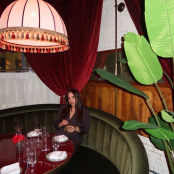Capri - Sitting - Italian Near Me - Boston, Massachusetts
