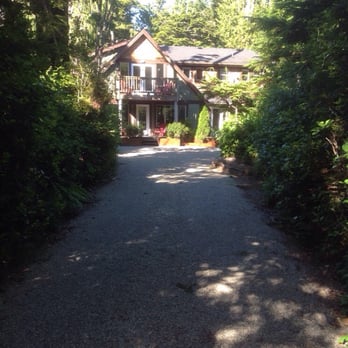 Chesterman House - Entryway - Vacation Rentals Near Me - Tofino, British Columbia