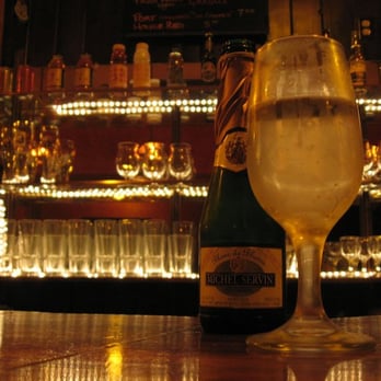 Shanachie Pub - Beautiful redwood bar - Pubs Near Me - Willits, California
