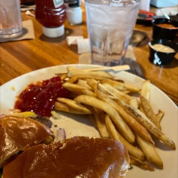 Applebee's Grill + Bar - Cheeseburger with fries - American Near Me - Greenfield, Indiana