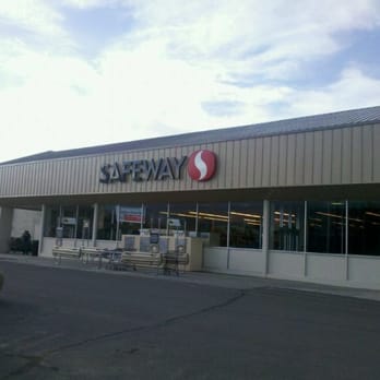 Safeway - the front of a safeway store - Grocery Near Me - Enterprise, Oregon