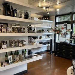 Midnight Chocolatier - Perfect place for a gift!!