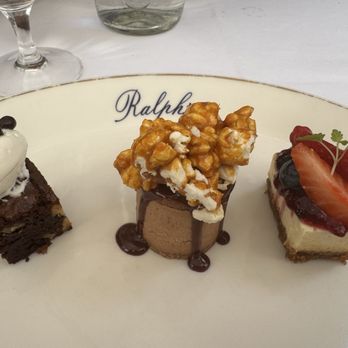 Ralph's - The dessert sampler, all of them were fabulous! - American Near Me - Paris, 75