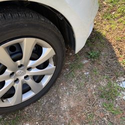 Hertz Rental Car - Cracked rim