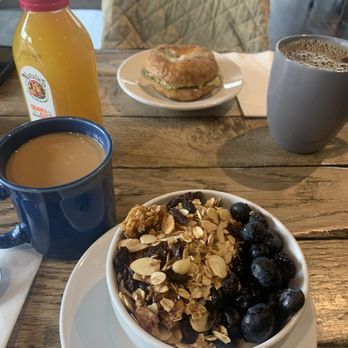 The Roost - Fruit, granola, yogurt bowl - Coffee & Tea Near Me - Northampton, Massachusetts