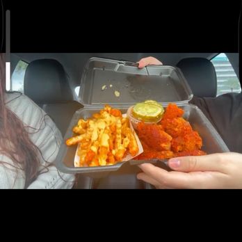 Dave's Hot Chicken - Chicken Shop Near Me - West Palm Beach, Florida