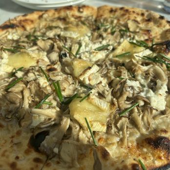 The Bench - Organic Mushroom Flatbread - New American Near Me - Pebble Beach, California The Bench - Organic Mushroom Flatbread - New American Near Me - Pebble Beach, California