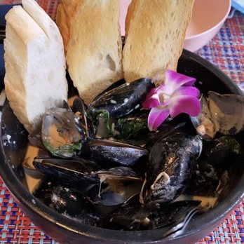 BITES Asian Kitchen + Bar - Basil Cream Mussels - Japanese Near Me - Chicago, Illinois BITES Asian Kitchen + Bar - Basil Cream Mussels - Japanese Near Me - Chicago, Illinois