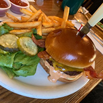 Grizzly Cafe - Grizzly bear burger - American Near Me - Wrightwood, California Grizzly Cafe - Grizzly bear burger - American Near Me - Wrightwood, California