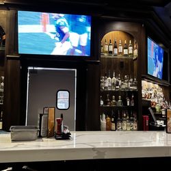 Walt's Pub and Grill - Bar