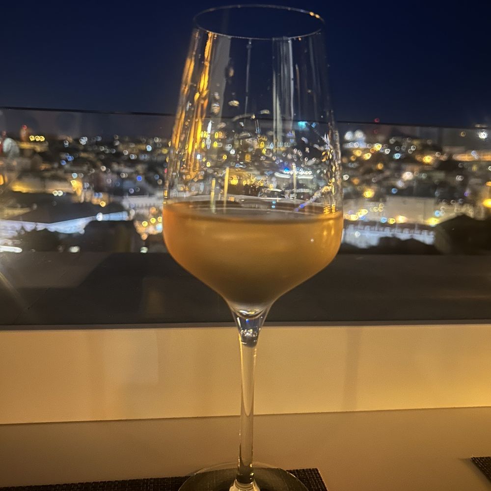 Mensagem - What a view - Nightlife Near Me - Lisbon, 11