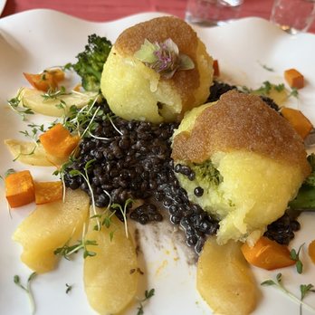 Gaststätte Graacher Tor - Home made potatoes stuffed with goat cheese and spinach with apples and pumpkin- it's vegetarian and just delicious - German Near Me - Bernkastel-Kues, RP
