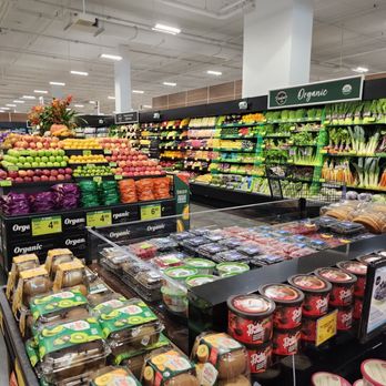 Vons - Beautifully organized produce - Grocery Near Me - Santa Monica, California Vons - Beautifully organized produce - Grocery Near Me - Santa Monica, California