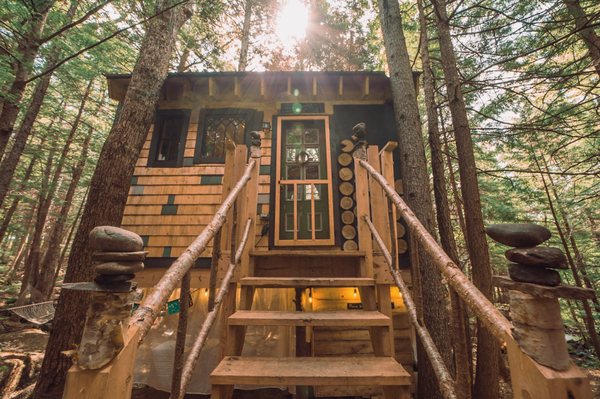 Stone City Treehouse by null