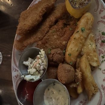 Cantine - Fish Fry - Wine Bars Near Me - Broadview Heights, Ohio