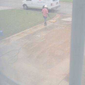 Pressure Pro Washers - Technician working on driveway - Pressure Washers Near Me Pressure Pro Washers - Technician working on driveway - Pressure Washers Near Me