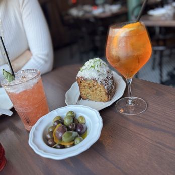 Donna's - Olives and garlic bread - Italian Near Me - Los Angeles, California