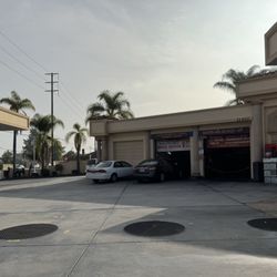 United Oil 76 - Auto shop too