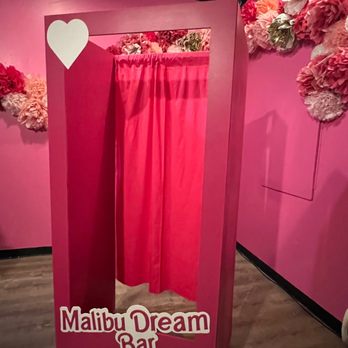 Vignettes - barbie malibu dream bar pop up photo op - Cocktail Bars Near Me - North Kansas City, Missouri Vignettes - barbie malibu dream bar pop up photo op - Cocktail Bars Near Me - North Kansas City, Missouri