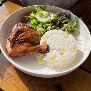 Llama Queen - Pollo a la Brasa - 1/4 con ensalada y arroz - Peruvian Near Me - Austin, Texas