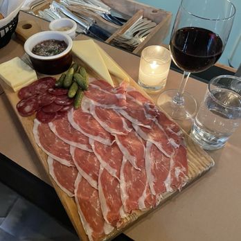 Le Caviste - Planche du fermier - Wine Bars Near Me - Seattle, Washington Le Caviste - Planche du fermier - Wine Bars Near Me - Seattle, Washington