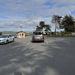 Sunset State Beach - Cell signal from parking lot: * Verizon: 2-bars 5G, 24.8-mbps down / 8.6-mbps up * T-Mobile: 4-bars 5G, 799.9-mbps down / 19.5-mbps up