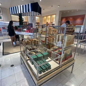 Neiman Marcus - Women's Clothing Near Me - Honolulu, Hawaii Neiman Marcus - Women's Clothing Near Me - Honolulu, Hawaii