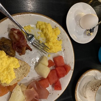 Hotel Thon Rosenkrantz - breakfast buffet - our plates - Hotels Near Me - Oslo, 03
