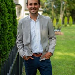 Brentwood Dentists - Focused on excellence, Dr. Homonnay takes pride in helping patients achieve their healthiest, most confident smiles.