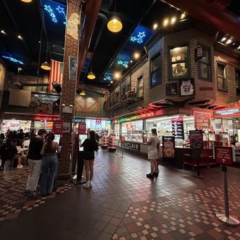 Portillo's & Barnelli's Chicago - Hot Dogs Near Me - Chicago, Illinois