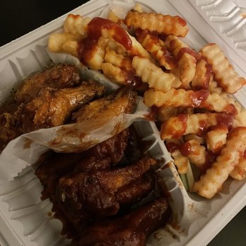 Lucky Wing - Lemon pepper and honey bbq wings combo (comes with fries, celery sticks and soda) - Fast Food Near Me - Brooklyn, New York