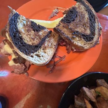 The Fly Trap - the Paddy Wagon - Diners Near Me - Ferndale, Michigan