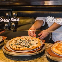 Cinzzetti's Italian Market Restaurant - Fiorentina Pizza
