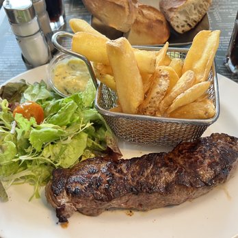 La Flotille - steak frites - French Near Me - Versailles, 78 La Flotille - steak frites - French Near Me - Versailles, 78