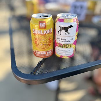 Daniel's Vineyard - No Ruff Days pineapple at outdoor summer concert series. - Wineries Near Me - McCordsville, Indiana