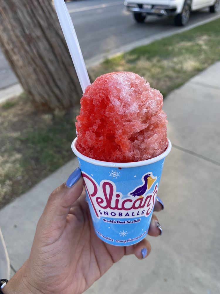 Pelican’s Snoballs - Kingsburg Logo