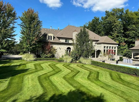 Seasonal Lawn Care Services - Hire us for your daily lawn care