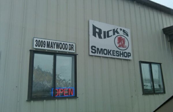 RICK’S SMOKE SHOPS - Updated December 2024 - 3009 Maywood Dr, Klamath