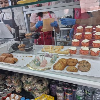 Pour It Out Cafe - Cookies, pastries and cupcakes - Desserts Near Me - Bay Shore, New York