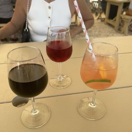 Red blend, white sangria, cranberry cape code sweet wine