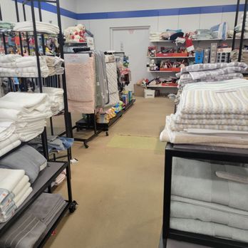 Macy's Backstage - Shoe Stores Near Me - Lake Grove, New York