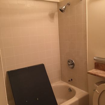 The Ivanhoe - Shower - Apartments Near Me - Hackensack, New Jersey