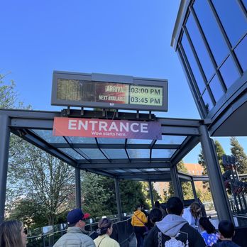 Space Needle - Waiting to be let in. - Landmarks & Historical Buildings Near Me - Seattle, Washington