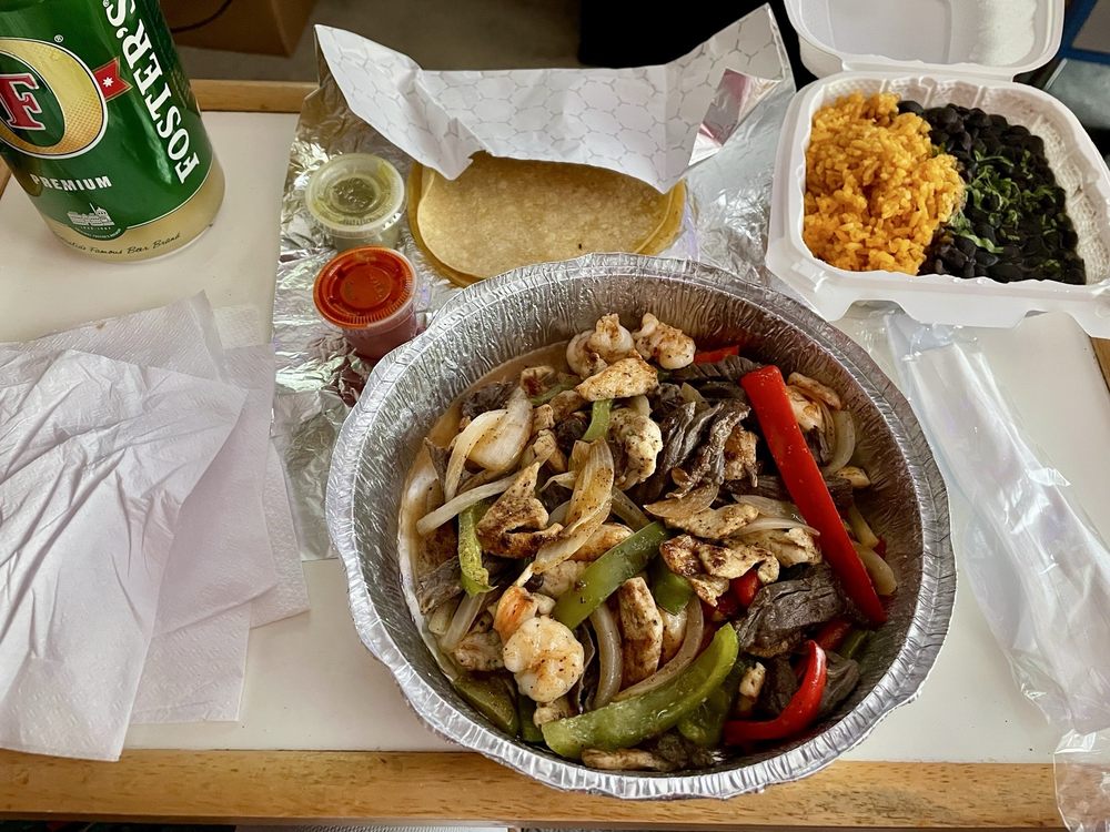 El Guerrero Taco Logo