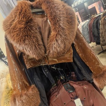 AKIRA - Women's Clothing Near Me - Chicago, Illinois AKIRA - Women's Clothing Near Me - Chicago, Illinois