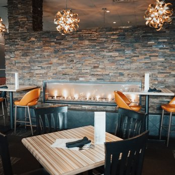 ROMEOs Kitchen + Spirits - a fireplace in the middle of the room - Breakfast & Brunch Near Me - Kamloops, British Columbia